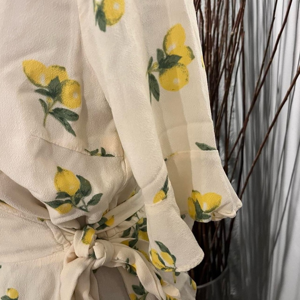 🌸ELODIE LEMON FRUIT WRAP DRESS SIZE SMALL🌸 - Picture 4 of 7